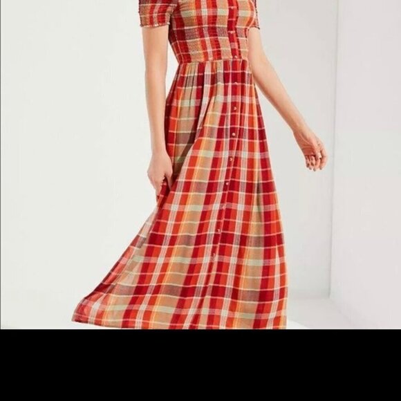 UO Urban Outfitters  Monica Smocked Off-The-Shoulder Midi Dress S Small - Picture 3 of 13